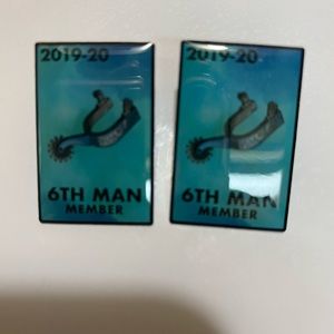 Spurs pins
